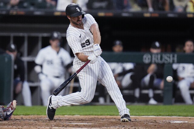 Red Sox-White Sox Spiel durch 3 Flaschen, die auf das Feld geworfen wurden, verzögert